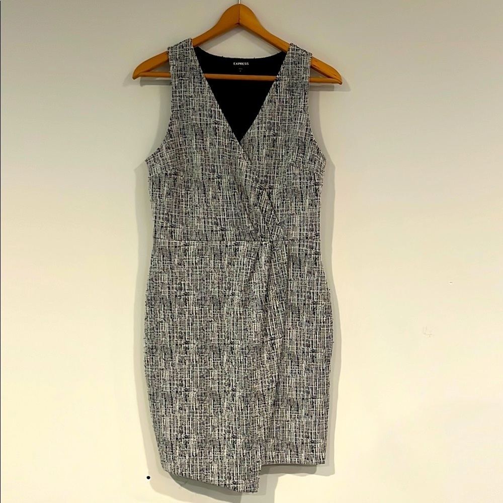 EXPRESS Tweed Wrap Fit & Flare Dress Womens Medium Black White V-Neck Textured